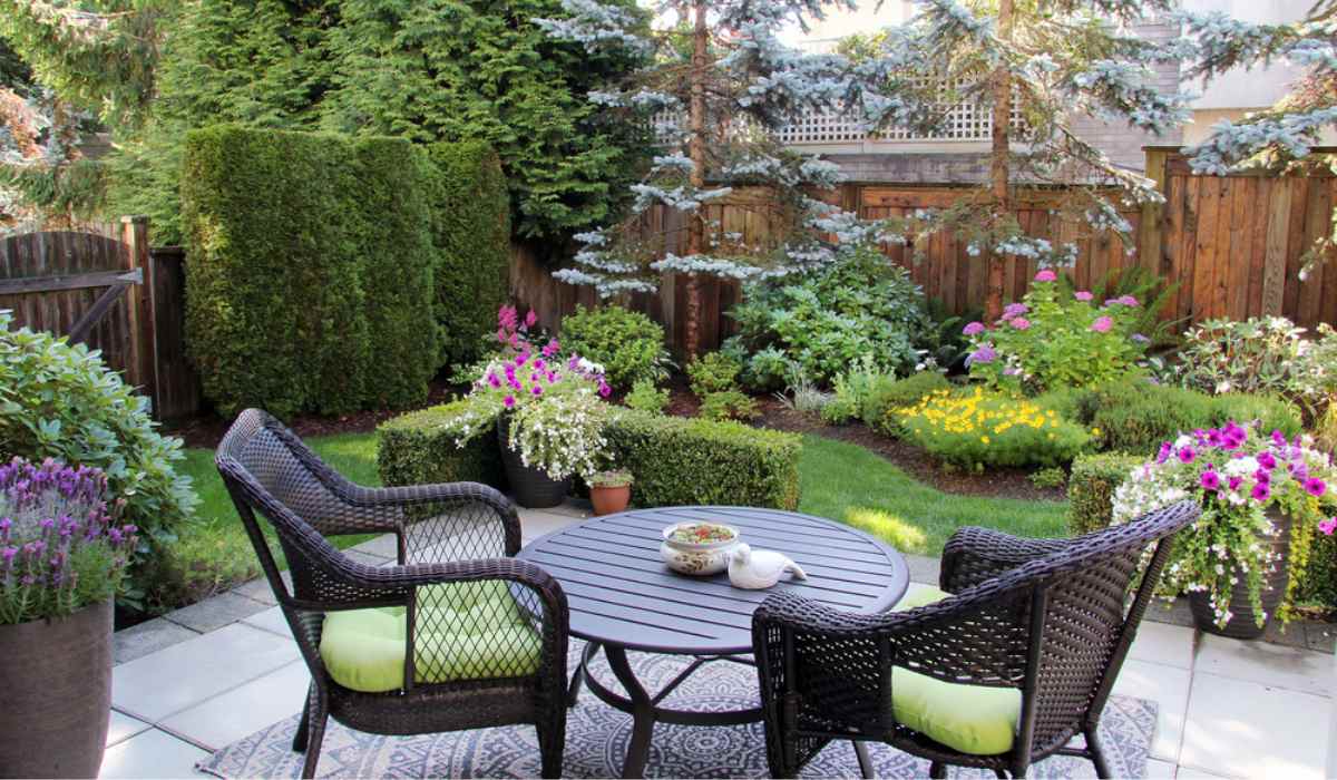 garden ideas for a small backyard